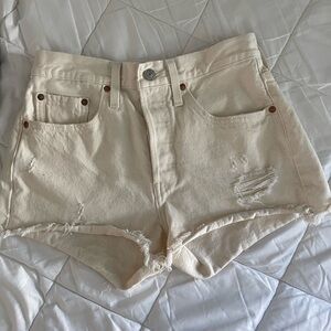 Levi’s cream denim shorts
